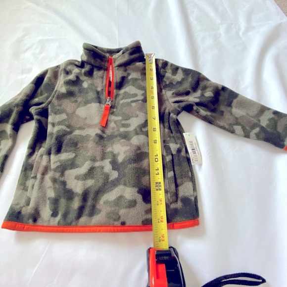Kids, Toddler (2T) Camouflage Fleece Pullover. Pocket in front for hands. NWT - Picture 4 of 10
